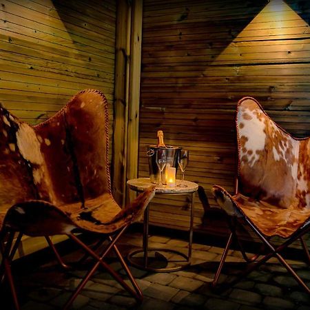 Le Spa Du Cabanon: Cabanon De Luxe Avec Spa Entierement Privatif Aye Dış mekan fotoğraf