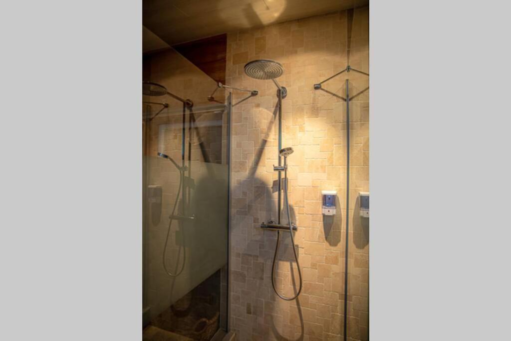 Le Spa Du Cabanon: Cabanon De Luxe Avec Spa Entierement Privatif Aye Dış mekan fotoğraf