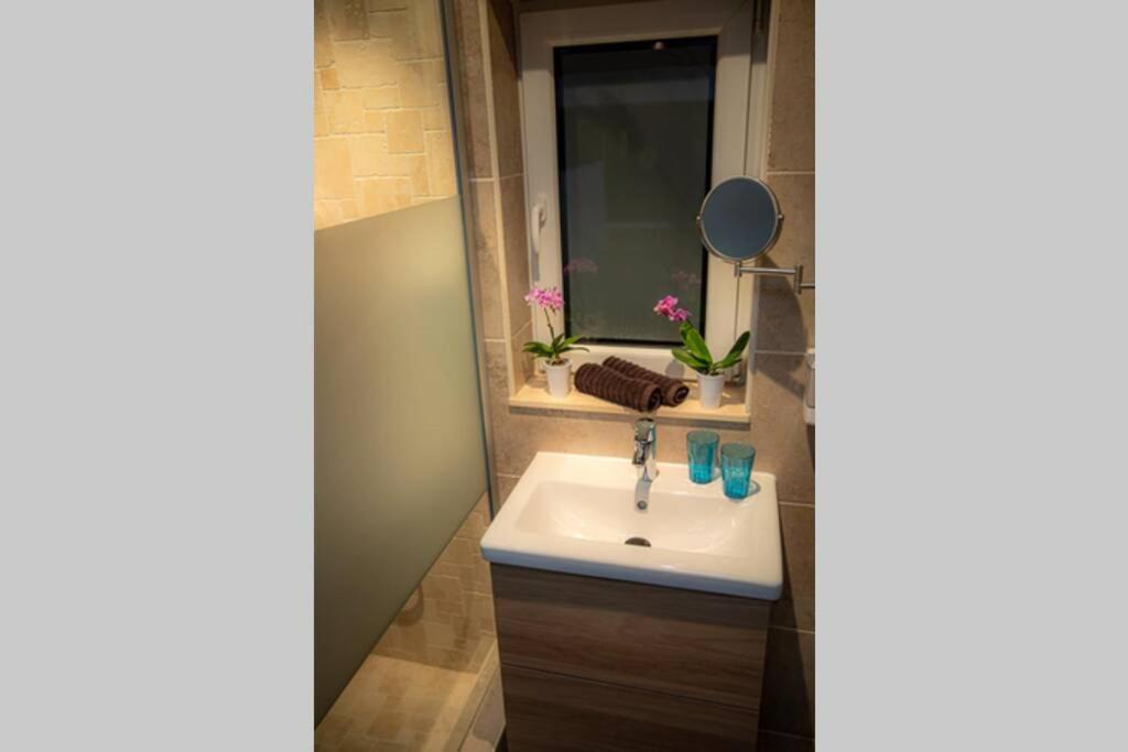 Le Spa Du Cabanon: Cabanon De Luxe Avec Spa Entierement Privatif Aye Dış mekan fotoğraf