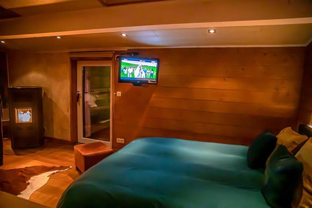 Le Spa Du Cabanon: Cabanon De Luxe Avec Spa Entierement Privatif Aye Dış mekan fotoğraf